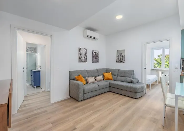 Appartement Easy Parking, 10 Min To Malpensa Express, Air Conditioning Milaan