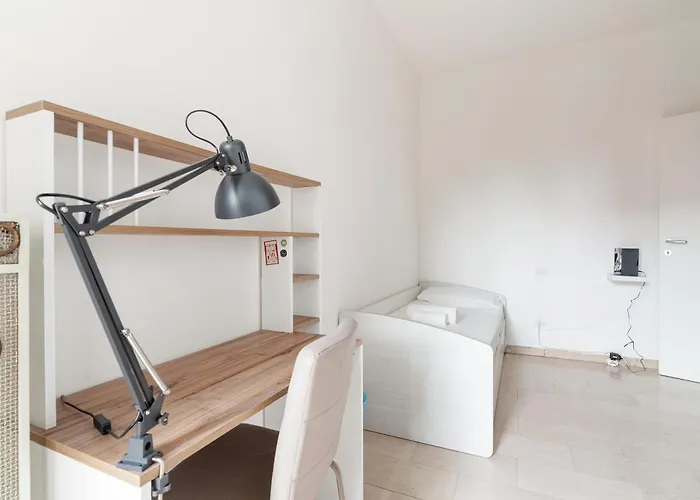 Guesthost - Mm3 Corvetto Bright * Mediolan