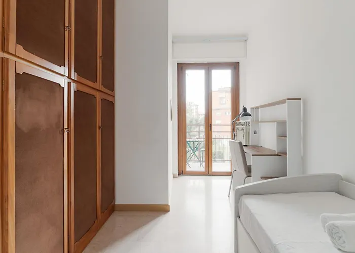 Guesthost - Mm3 Corvetto Bright * Mediolan