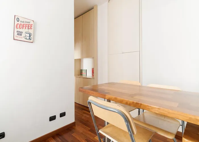 Guesthost - Sempione Bright Appartamento Milano