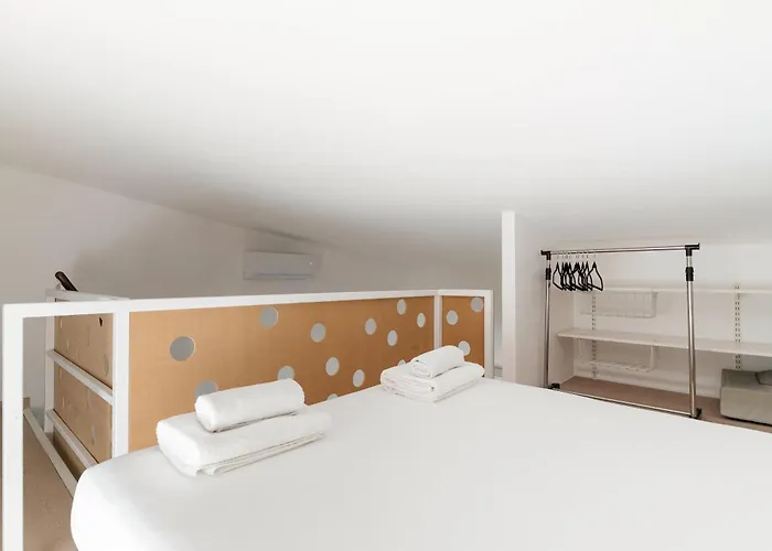 Guesthost - Bright Navigli * Милан