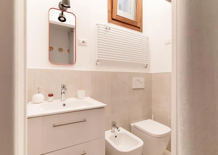Guesthost - Bright Navigli Apartment *