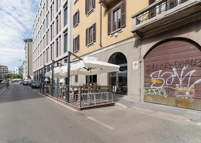 Guesthost - Bright Navigli Apartment