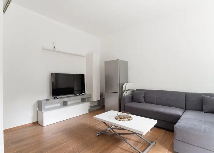 Apartman Guesthost - Bright & Comfy In Corvetto *