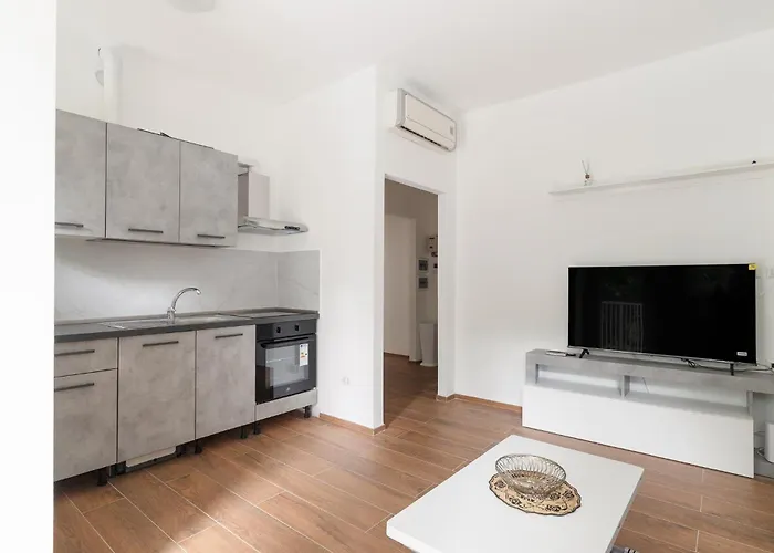 Guesthost - Bright & Comfy In Corvetto * Milánó