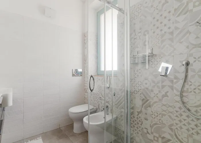 Guesthost - Cassina De' Pomm - Lovely アパート