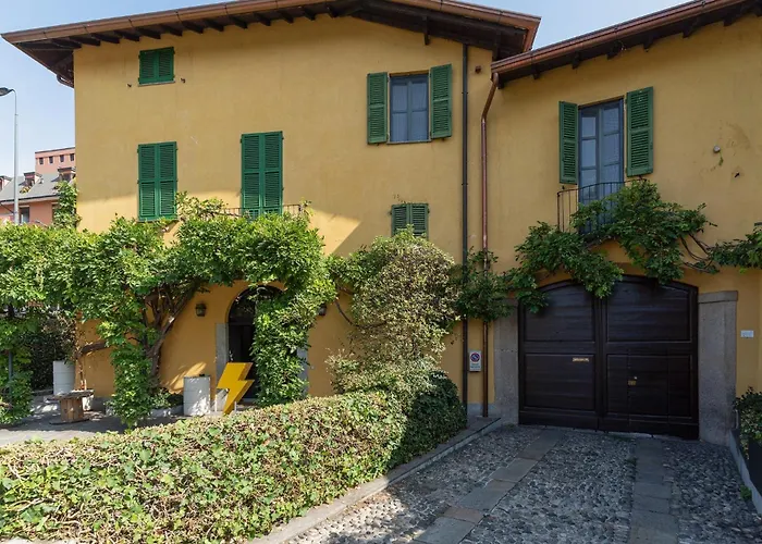 Guesthost - Cassina De' Pomm - Lovely アパート