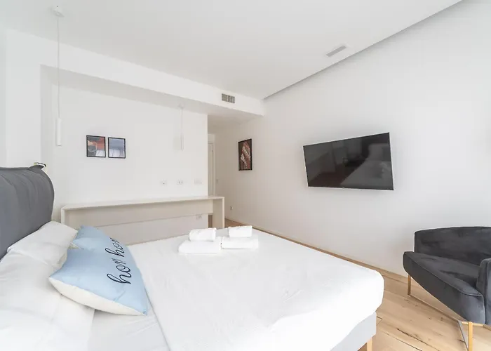 Enora Aapts By Sweett - Sirtori 아파트