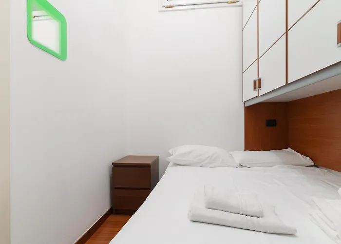Guesthost - Comfy 500 Mt From Mm Loreto Apartment