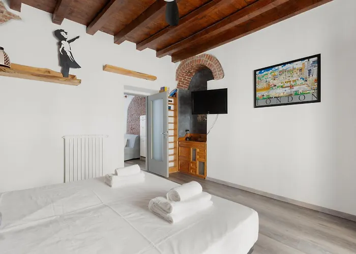 Guesthost - Stylish Industrial Flat Near Navigli Lägenhet Milano