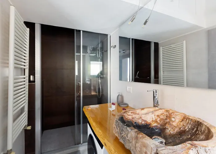 Lägenhet Guesthost - Stylish Industrial Flat Near Navigli *