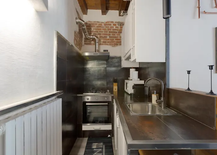 Guesthost - Stylish Industrial Flat Near Navigli