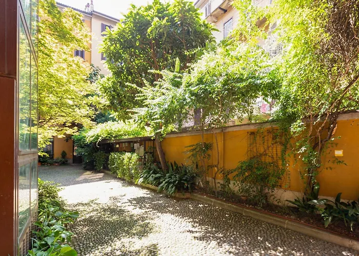 Guesthost - Stylish Industrial Flat Near Navigli *