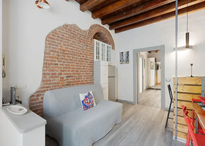Guesthost - Stylish Industrial Flat Near Navigli