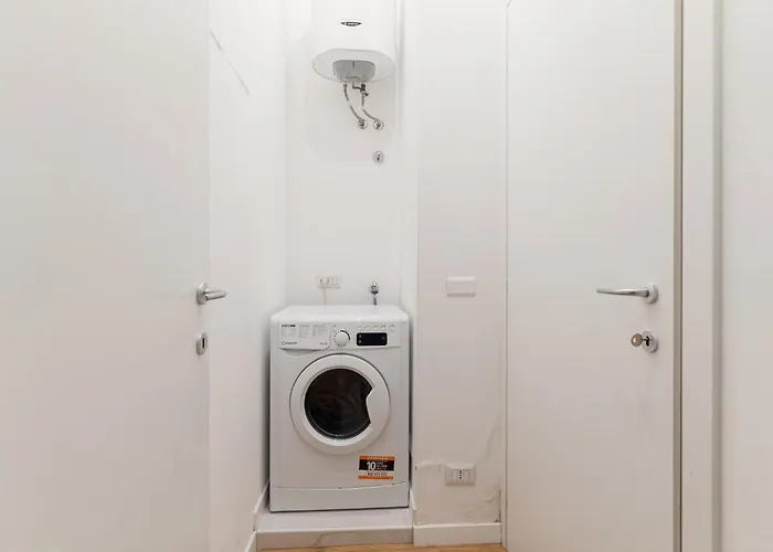 Guesthost - Near Parco Adriano *