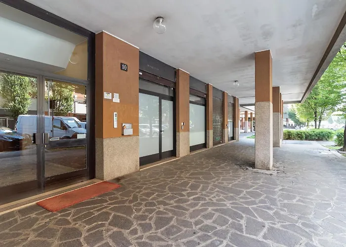 Lägenhet Guesthost - Near Parco Adriano Milano