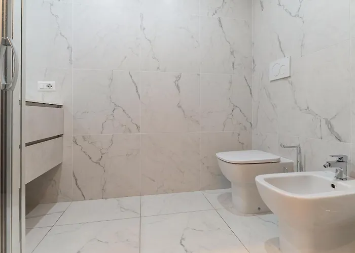 Guesthost - Near Parco Adriano *