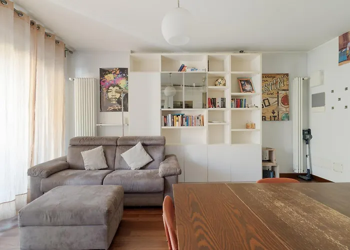Guesthost - Stylish Viale Toscana Apartman