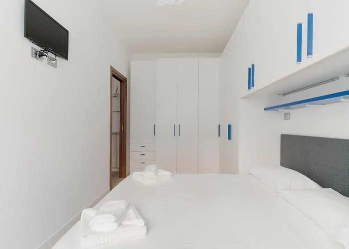 Guesthost - Bright Near Mm2 Lambrate Lejlighed *