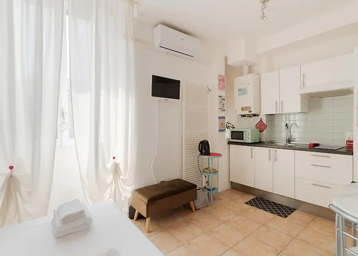 Guesthost - Step Into - Tortona District Appartement