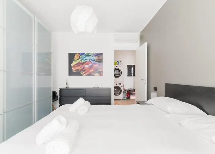 Guesthost - Bonola M1 Balcony Апартаменты Милан