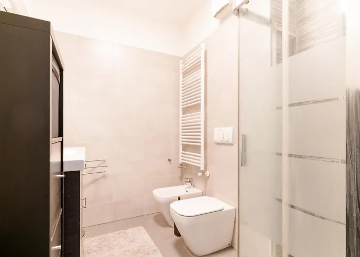 Guesthost - Bonola M1 Balcony *