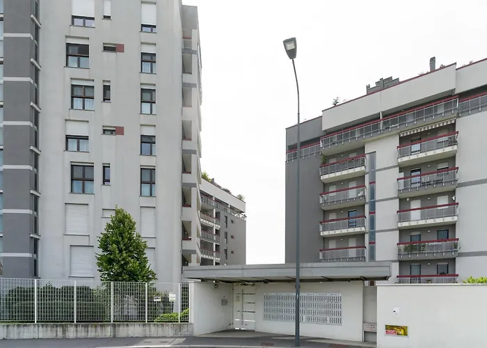 Guesthost - Bisceglie M1 Balcony Appartamento Milano