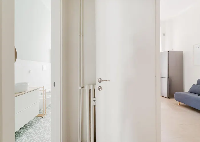 Guesthost - M4 Argonne Balcony * Milán