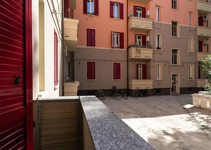 Guesthost - M4 Argonne Balcony *