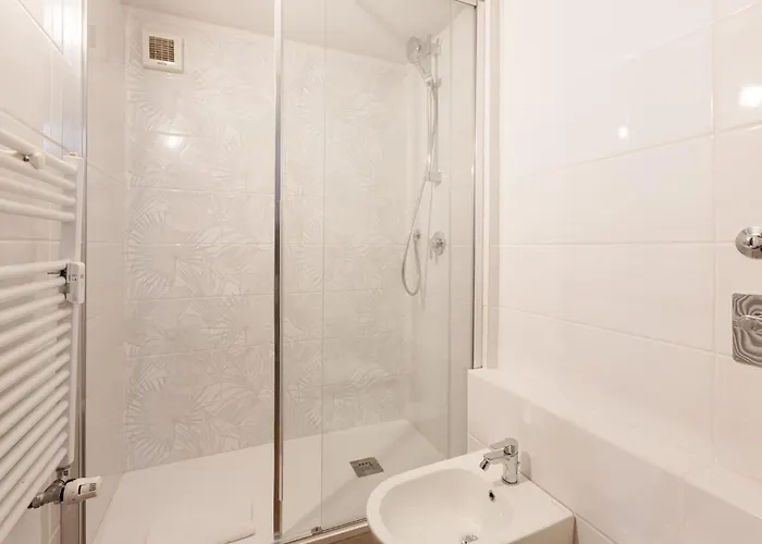 Guesthost - M5 Istria & Marche Roomy Lofted Milano
