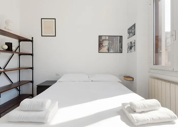 Guesthost - Industrial-style In Chinatown! Milán