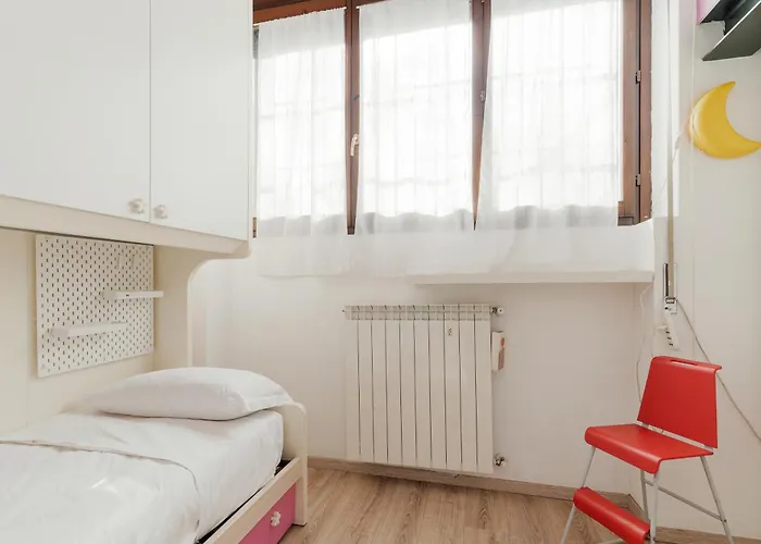 Guesthost - Welcoming Ground-floor With Loft Daire Milano