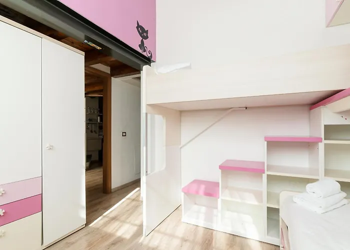Guesthost - Welcoming Ground-floor With Loft Milano