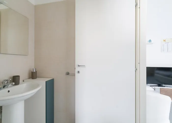 Apartamento Guesthost - Bright Isola - *