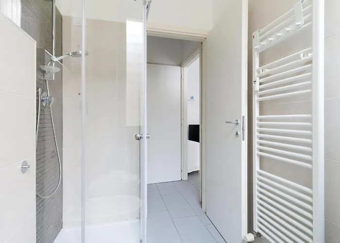 Apartamento Guesthost - Bright Isola - *