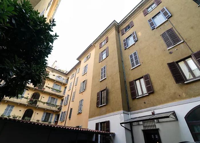 Guesthost - M2 Agostino Romantic アパート ミラノ