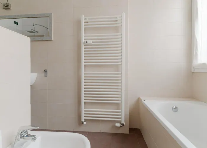 公寓 Guesthost - Bright With Parking