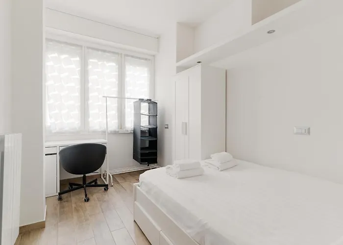 Guesthost - Bright With Parking