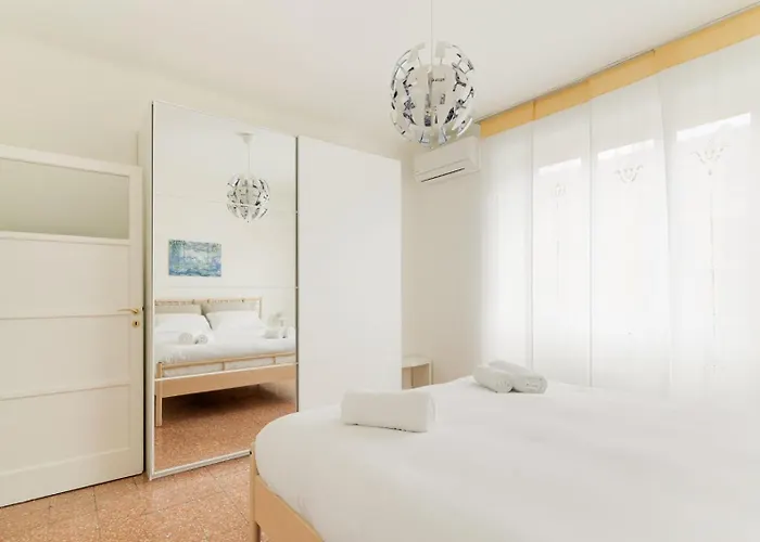 Guesthost - Citta Studi With Balcony