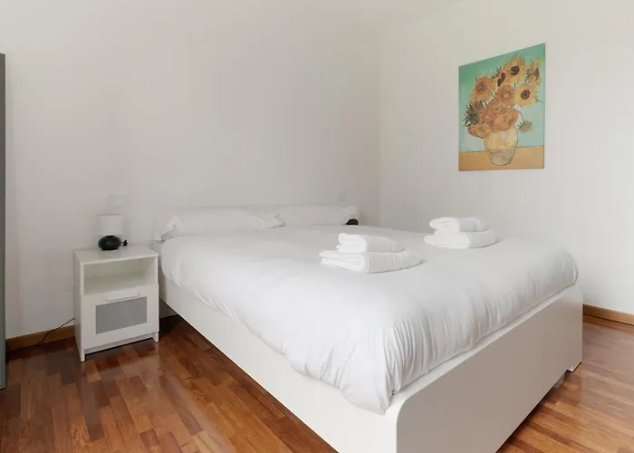 Guesthost - Bright With Garden Διαμέρισμα *