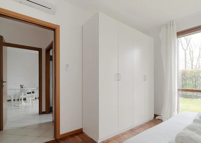 Διαμέρισμα Guesthost - Bright With Garden *