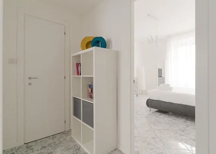 Guesthost - Spacious Navigli Milán