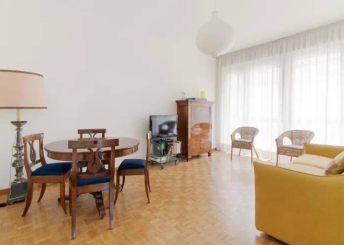 Guesthost - M4 California Bright