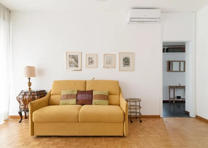 Guesthost - M4 California Bright Daire *