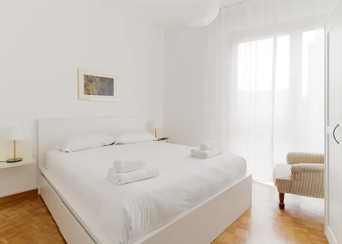 Guesthost - M4 California Bright Milano