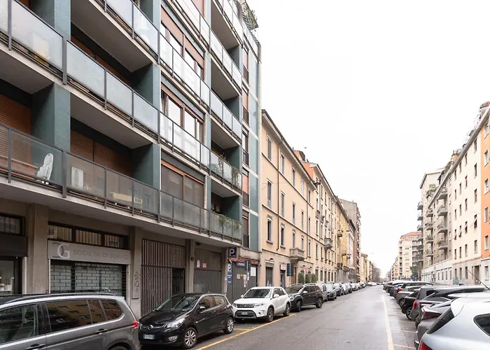 Guesthost - M4 California Bright Daire