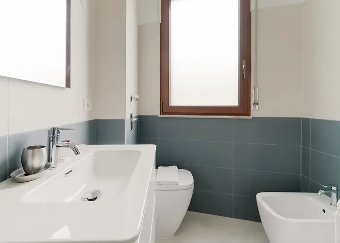 Guesthost - M4 California Bright