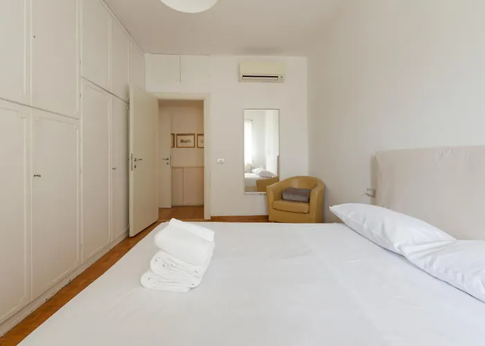 Apartmán Guesthost - M1 Lima Roomy With Balconies *
