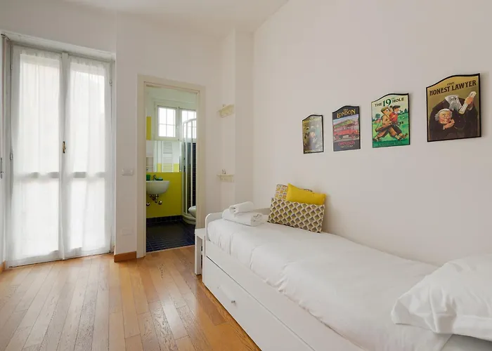 Guesthost - M1 Lima Roomy With Balconies * Milán