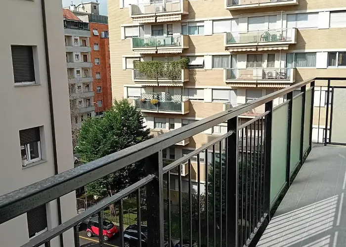 Guesthost - San Siro Modern With Balcony *